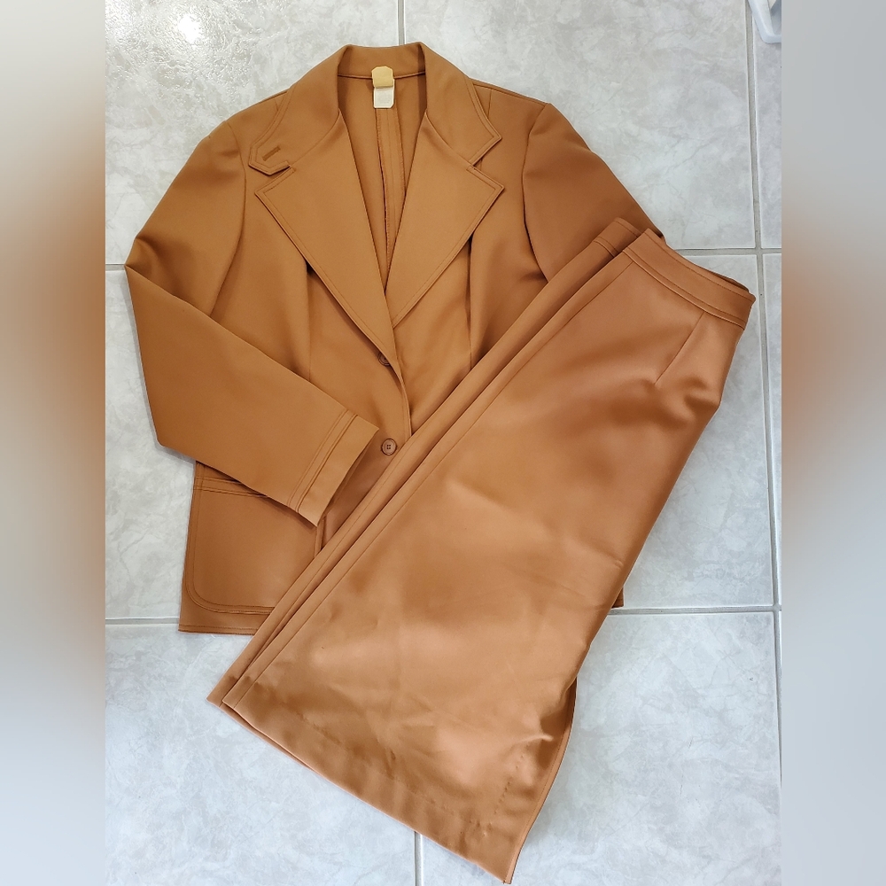 Vintage Woman's Tan Blazer and Skirt Set